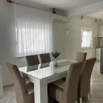 Apartment Lavaran