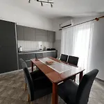 Apartment Lavaran