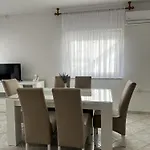 Lavaran Apartment Vir