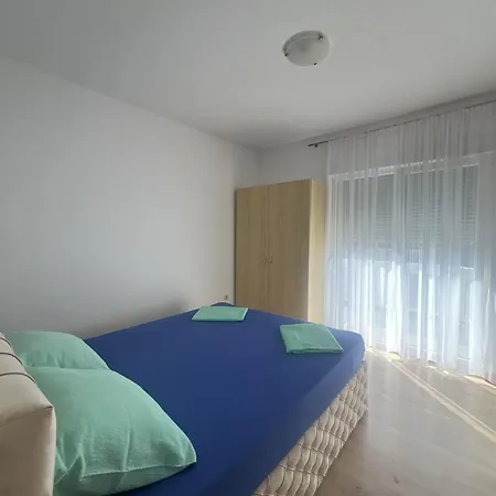 Lavaran Apartman *