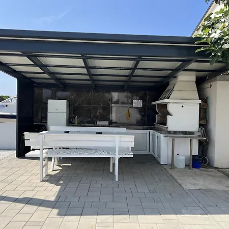 Lavaran Apartment Vir