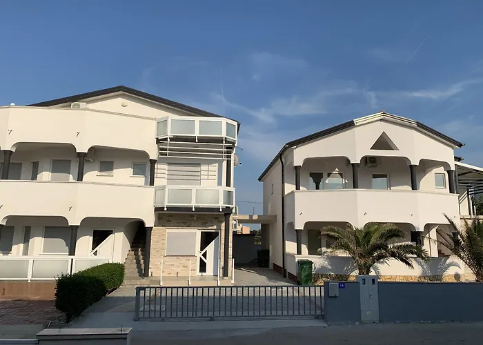 Apartment Lavaran