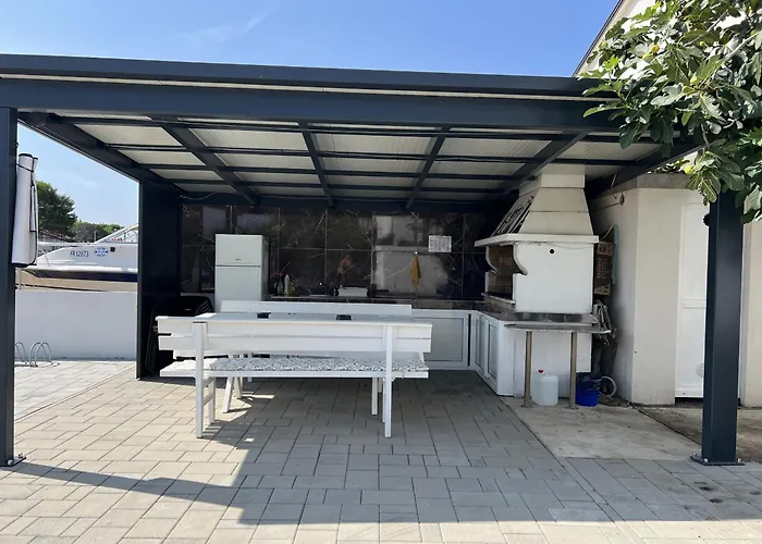 Lavaran Apartment Vir